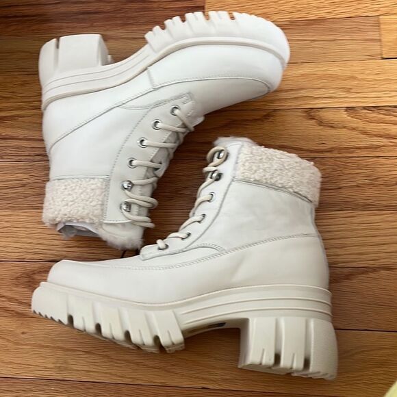 Aldo Nydoremas White Leather Sherpa Trim Lace Up Lug Sole Booties Size 7 - Picture 1 of 8